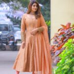 Sneha Instagram – Life is not about finding yourself. Life is about creating yourself. 

@geetuhautecouture 
@rajatamaya 
@clicks_by_ajay 
@rajesh_chinchili 

#lovewatudo💕 #liveurlife #salwarsuits #lovefrpeach #peachdress #telugu #mrnmrs #etvtelugu