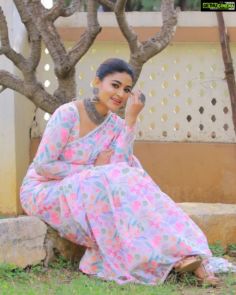 Sneha Instagram - The most beautiful thing you can wear is confidence. @geetuhautecouture @clicks_by_ajay @rajesh_chinchili #sareelove #beyou #lifestyle #floralsaree #telugu #etvtelugu #mrnmrs #mylifemyway