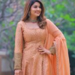 Sneha Instagram – Life is not about finding yourself. Life is about creating yourself. 

@geetuhautecouture 
@rajatamaya 
@clicks_by_ajay 
@rajesh_chinchili 

#lovewatudo💕 #liveurlife #salwarsuits #lovefrpeach #peachdress #telugu #mrnmrs #etvtelugu