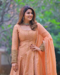 Sneha Instagram - Life is not about finding yourself. Life is about creating yourself. 

@geetuhautecouture 
@rajatamaya 
@clicks_by_ajay 
@rajesh_chinchili 

#lovewatudo💕 #liveurlife #salwarsuits #lovefrpeach #peachdress #telugu #mrnmrs #etvtelugu