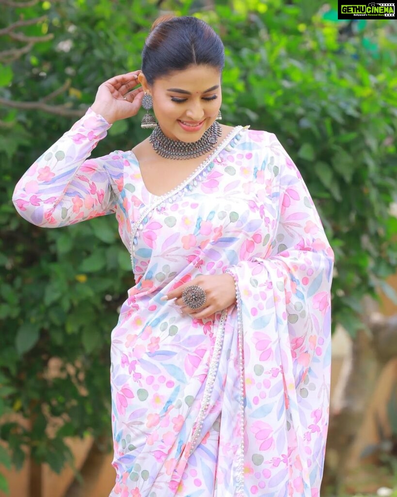 Sneha Instagram - The most beautiful thing you can wear is confidence. @geetuhautecouture @clicks_by_ajay @rajesh_chinchili #sareelove #beyou #lifestyle #floralsaree #telugu #etvtelugu #mrnmrs #mylifemyway