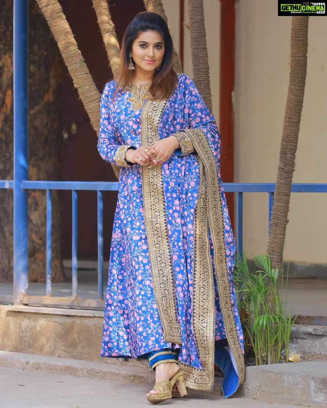 Sneha Instagram - To love and be loved is to feel the sun from both sides. @geetuhautecouture @kalasha_finejewels @clicks_by_ajay @rajesh_chinchili #loveyourself #beyou #liveinthemoment #bluesalwar #bluedress #telugu #mrnmrs #etvtelugu
