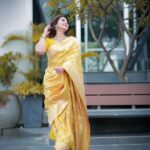 Sneha Instagram - Blouse - @geetuhautecouture Maharani collection - @nacjewellers Saree - @she_fashionzoffl Photography - @ashokarsh Hair- @vyshalisundaram_hairstylist #sareelove❤️ #banaras #banarasisaree #neveroutofstyle #bekind #mylove