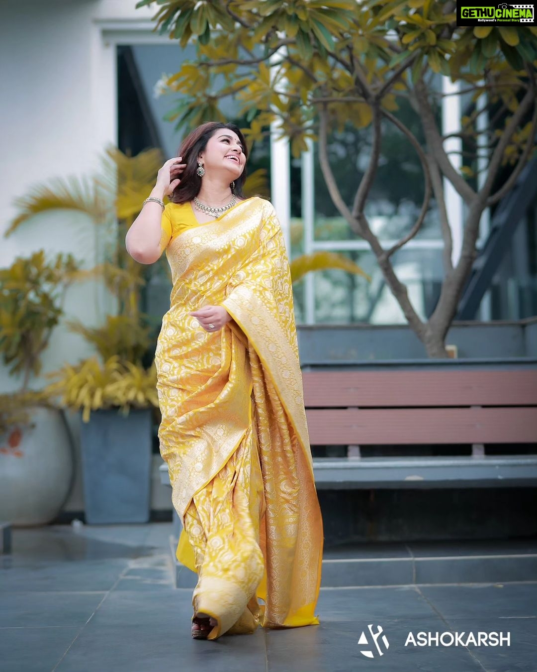 Sneha Instagram - Blouse - @geetuhautecouture Maharani collection - @nacjewellers Saree - @she_fashionzoffl Photography - @ashokarsh Hair- @vyshalisundaram_hairstylist #sareelove❤️ #banaras #banarasisaree #neveroutofstyle #bekind #mylove