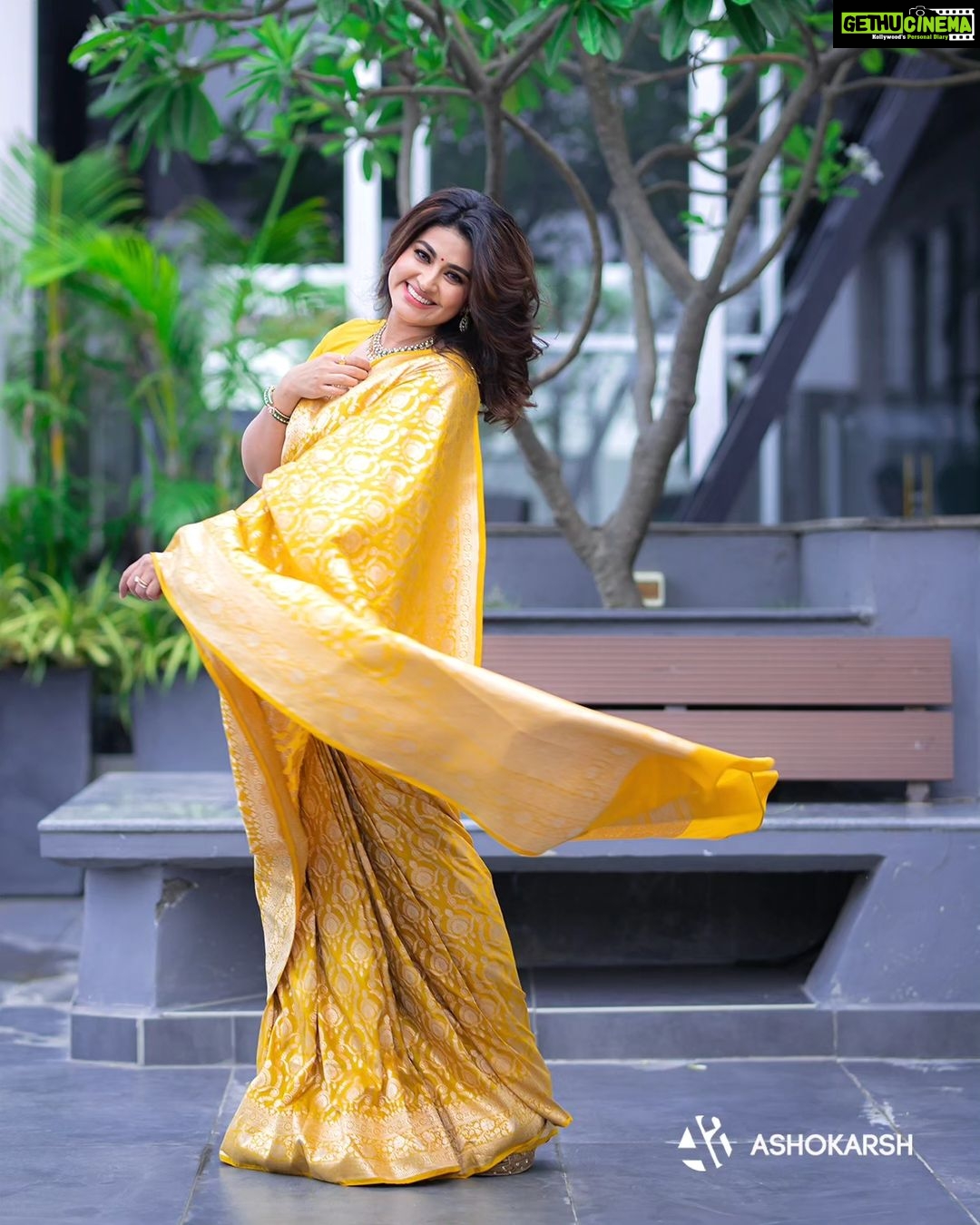 Sneha Instagram - Blouse - @geetuhautecouture Maharani collection - @nacjewellers Saree - @she_fashionzoffl Photography - @ashokarsh Hair- @vyshalisundaram_hairstylist #sareelove❤️ #banaras #banarasisaree #neveroutofstyle #bekind #mylove