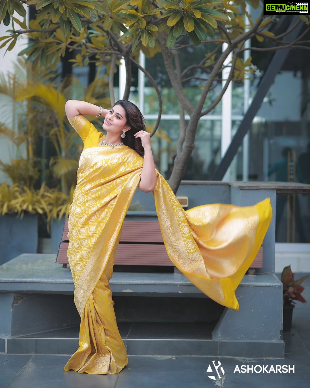 Sneha Instagram - Blouse - @geetuhautecouture Maharani collection - @nacjewellers Saree - @she_fashionzoffl Photography - @ashokarsh Hair- @vyshalisundaram_hairstylist #sareelove❤️ #banaras #banarasisaree #neveroutofstyle #bekind #mylove