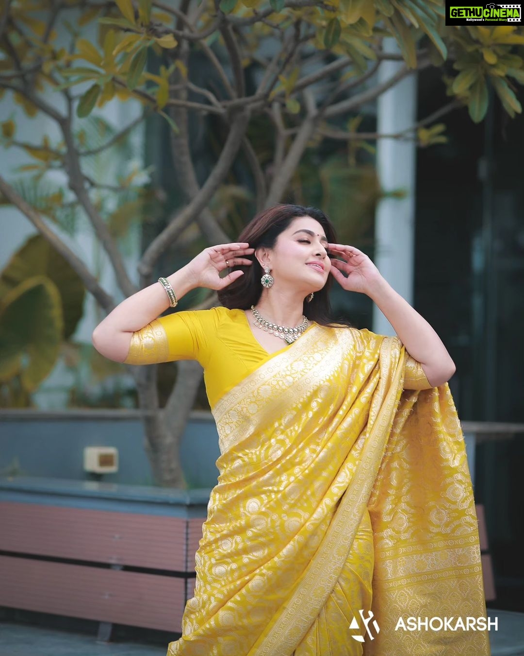 Sneha Instagram - Blouse - @geetuhautecouture Maharani collection - @nacjewellers Saree - @she_fashionzoffl Photography - @ashokarsh Hair- @vyshalisundaram_hairstylist #sareelove❤️ #banaras #banarasisaree #neveroutofstyle #bekind #mylove