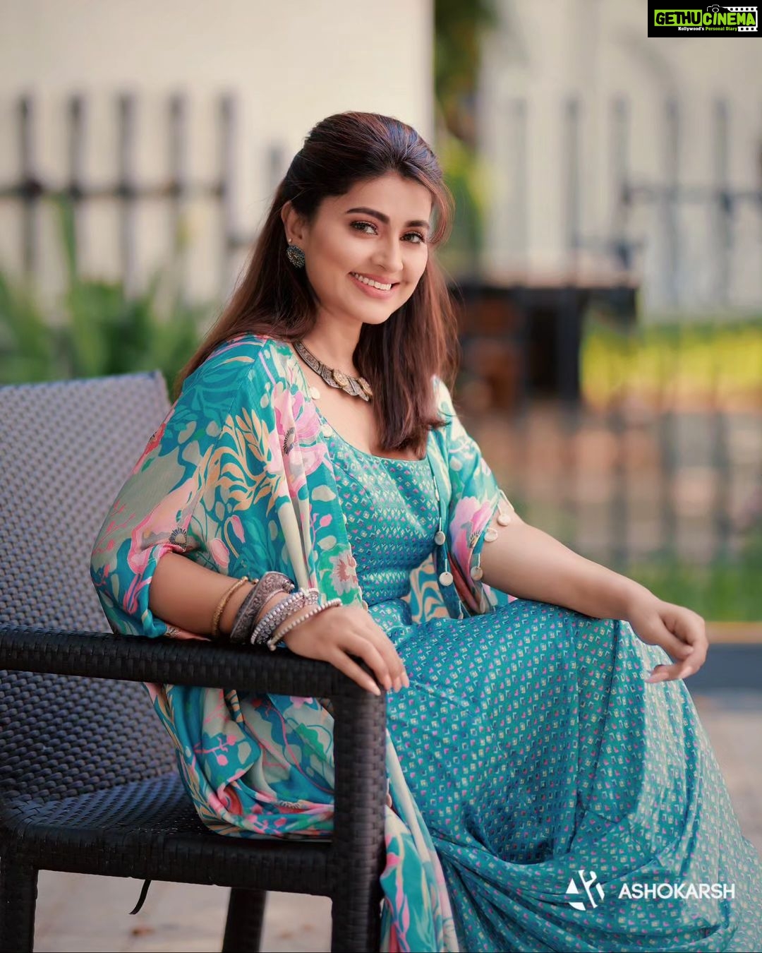 Sneha Instagram - Don't wait for the perfect moment, take the moment and make it perfect !!! @geetuhautecouture @geetunaidu03 @ashokarsh @vijiknr @vyshalisundaram_hairstylist @sonalfashion @crowneplazachn #designerwear #bluedress #fashion #juslove #sisterlove❤️ #fashionlover