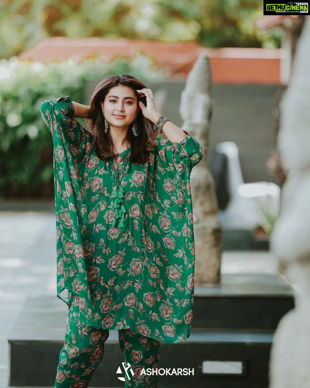 Sneha Instagram - My life, my rules, my attitude. @geetuhautecouture @geetunaidu03 @ashokarsh @vijiknr @vyshalisundaram_hairstylist @crowneplazachn #summerwear #designerwear #geetuhautecouture #mylifemyway #livelife