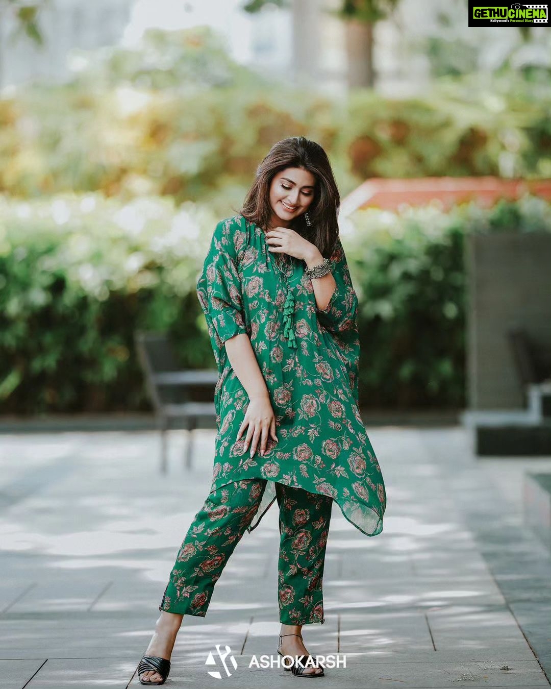 Sneha Instagram - My life, my rules, my attitude. @geetuhautecouture @geetunaidu03 @ashokarsh @vijiknr @vyshalisundaram_hairstylist @crowneplazachn #summerwear #designerwear #geetuhautecouture #mylifemyway #livelife