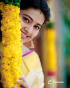Sneha Instagram - இனிய தமிழ் புத்தாண்டு வாழ்துக்கள்!!

Blouse  @geetuhautecouture 
  @geetunaidu03 
Photography @ashokarsh 
Saree  @pichakamweaves

#tamilnewyear #familylove #sareelove #memories #love