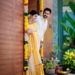 Sneha Instagram – இனிய தமிழ் புத்தாண்டு வாழ்துக்கள்!!
Blouse @geetuhautecouture
@geetunaidu03
Photography @ashokarsh
Saree @pichakamweaves
#tamilnewyear #familylove #sareelove #memories #love