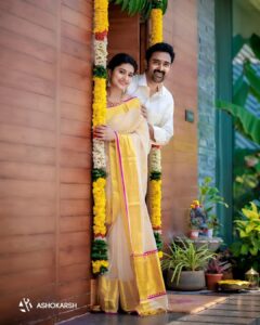 Sneha Instagram - இனிய தமிழ் புத்தாண்டு வாழ்துக்கள்!!

Blouse  @geetuhautecouture 
  @geetunaidu03 
Photography @ashokarsh 
Saree  @pichakamweaves

#tamilnewyear #familylove #sareelove #memories #love