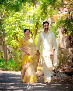 Sneha Instagram - இனிய தமிழ் புத்தாண்டு வாழ்துக்கள்!!

Blouse  @geetuhautecouture 
  @geetunaidu03 
Photography @ashokarsh 
Saree  @pichakamweaves

#tamilnewyear #familylove #sareelove #memories #love