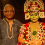 Sneha Sreekumar Instagram – കേന്ദ്ര സംഗീത നാടക അക്കാദമി യുടെ അവാർഡുകളിലെ മലയാളീ സാന്നിധ്യം വളരെ സന്തോഷവും അഭിമാനവും തരുന്നു. അതോടൊപ്പം ഇരട്ടി മധുരമായി ഏറ്റവും പ്രിയപ്പെട്ട എന്റെ രണ്ടു ഗുരുക്കൻമ്മാർ ഉണ്ടെന്നുള്ളതാണ്. എന്റെ ജീവിതത്തിലെ ഏറ്റവും പ്രധാനപ്പെട്ട രണ്ടുപേർ, നിർമലടീച്ചറും പ്രഭാകരൻമാഷും.ജീവിതത്തിലെ പ്രതീക്ഷിക്കാത്ത വഴിത്തിരിവുകൾക്ക് കാരണക്കാരായവർ. ചെറുപ്പത്തിലേ കലയോടുള്ള സ്നേഹം ഉണ്ടാക്കിയെടുക്കുന്നതിലും ഒരു കലാകാരിയായിത്തന്നെ ജീവിക്കണം എന്ന് തീരുമാനം എടുക്കാൻ പ്രേരിപ്പിച്ചതിലും വലിയപങ്ക് പ്രഭാകരൻ മാഷിന് ഉണ്ട്.തുള്ളൽ കലക്കുവേണ്ടിയുള്ള മാഷിന്റെ അശ്രാന്ത പരിശ്രമം കൊണ്ടുതന്നെയാണ് തുള്ളൽ കലയെ തേടി ആദ്യമായി ഒരു ദേശിയഅംഗീകാരം എത്തുന്നത്.കലാകാരിയെന്ന രീതിയിൽ പല കലാരൂപങ്ങളെ പറ്റി ആഴത്തിൽ മനസിലാക്കാൻ തുടങ്ങിയതും അഭിനയ രീതികളിലെ അനന്ത സാധ്യതകളെ എനിക്ക് പരിചയപ്പെടുത്തിയതും നിർമലടീച്ചറും വേണുജിയും ആയിരുന്നു. ഡിഗ്രി കഴിഞ്ഞു തിയേറ്റർ കോഴ്സ് എടുക്കാൻ പറഞ്ഞതും ടീച്ചർ ആണ്. അങ്ങിനെ ആണ് നാടകവും അഭിനയവും മാറിമായവും എല്ലാം എന്നിലേക്ക്‌ വന്നത്. ഓരോ നിമിഷവും കലക്കുവേണ്ടി മാത്രം ജീവിച്ച രണ്ടുപേർക്കുള്ള അംഗീകാരം ആണ് ഇത്. രാഷ്ട്രപതിയിൽ നിന്നും ഈ അംഗീകാരം സ്വീകരിക്കുമ്പോൾ അവരുടെ ജീവിതത്തിനു തന്നെ കിട്ടിയ വലിയ അംഗീകാരം ആണ്.. ദേശിയ തലത്തിൽ സംഗീത നാടക അക്കാദമിയുടെ അംഗീകാരം ലഭിച്ച Kalamandalam Prabhakaran മാഷിനും Nirmala Paniker ടീച്ചറിനും അഭിനന്ദനങ്ങൾ…. ഇനിയും കലാരംഗത്തു ഞങ്ങളെ നയിക്കാൻ എല്ലാ ആരോഗ്യവും ദൈവം നൽകട്ടെ എന്ന് പ്രാർത്ഥിക്കുന്നു 🙏🙏🙏
@natanakairali
#proudstudent #ottanthullal #mohiniyattam #happy #sangeethanatakaacademy #india