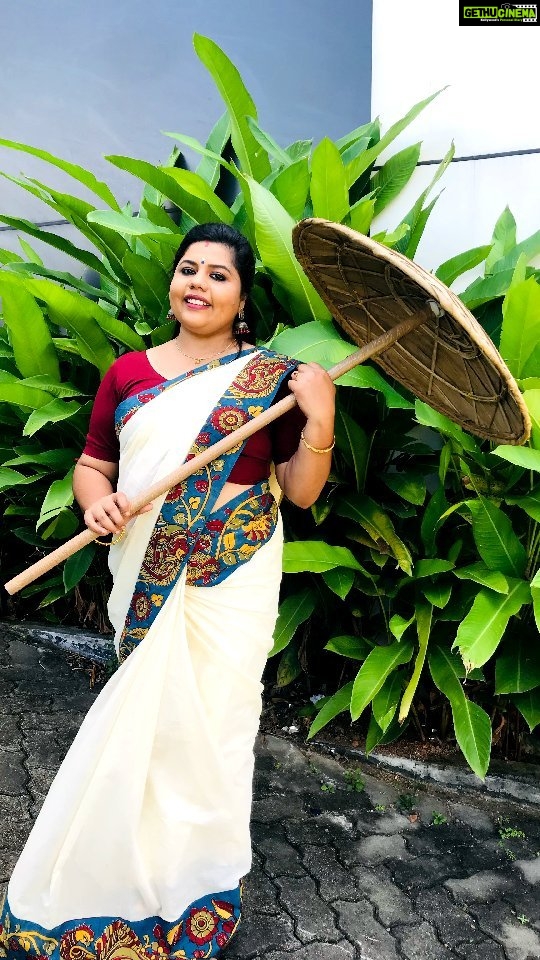 Sneha Sreekumar Instagram - ഓണം വന്നേ... Mua @ratheeshnemom Hair & 📷 @blakeeys_makeover #onamspecial #onam #onamcelebration #onamvibes #mandothari #marimayam #mazhavilmanorama #reelsinstagram #reelsinstagram #reelsuploaded #reelsinsta #reelsvideo