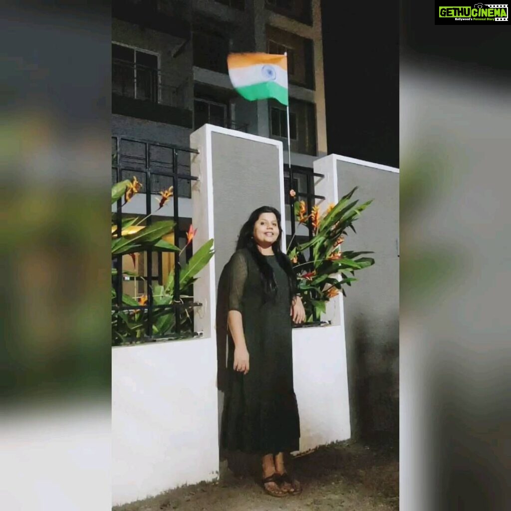 Sneha Sreekumar Instagram - Happy Independence Day ! Azadi Ka Amrit Mahotsav! #75thindependenceday #azadikaamritmahotsav #proud #reelsuploaded #reelsindia #reelsvideo