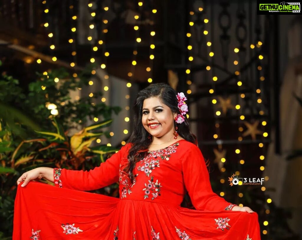 Sneha Sreekumar Instagram - 😍😍 📷 @3leafweddingphotography Mua @ashokedappally 👗 @pinklady__bridals #red #redlove #marimayam #mandothari