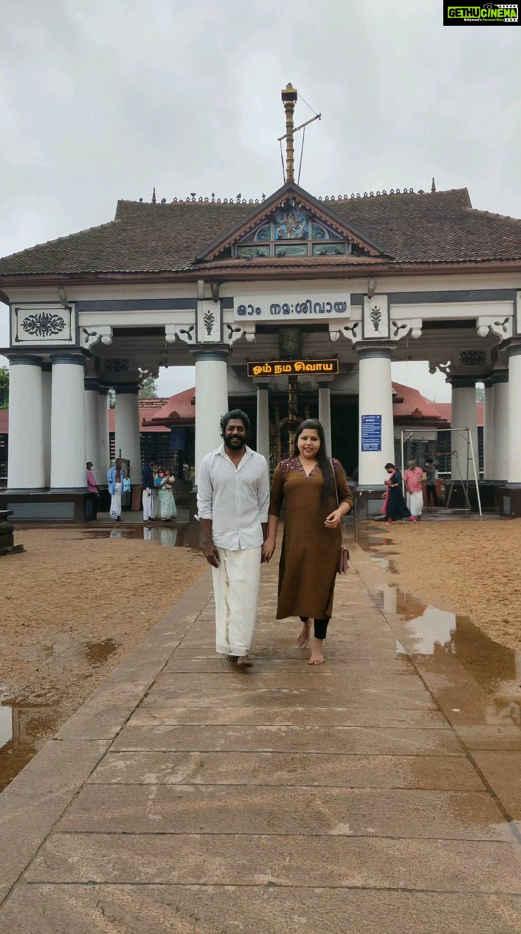 Sneha Sreekumar Instagram - വൈക്കം ശിവക്ഷേത്രം 🙏 👗@srishti_tripunitura #sivatemple #vaikkamtemple #happylife #reelsinstagram😍 #reelsuploaded #reelsinstagram #reelsinsta #reelsupload #reelsviral #reelsvideo #reelsindia