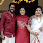 Sneha Sreekumar Instagram – With Mom & Dad to be!😘❤️

#newmomdad #newparents #babysoon #wifeisbeautiful #zeekeralam #instagram #kochi #pregnancy #pregnancylife Kochi, India