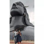 Sneha Sreekumar Instagram - ഇഷ യോഗാ ഫൗണ്ടേഷൻ കേന്ദ്രത്തിലെ ആദിയോഗി പ്രതിമ ലോകത്തിലെ ഏറ്റവും വലിയ മുഖപ്രതിമയായി ഗിന്നസ് ബുക്ക് ഓഫ് വേൾഡ് റെക്കോർഡ്സ് പ്രഖ്യാപിച്ചു. യേ‍ാഗ ഉപജ്ഞാതാവ് ആദിയേ‍ാഗി ശിവന്റേതാണ് ആത്മപരിവർത്തനത്തിനുള്ള 112 മാർഗങ്ങളെ പ്രകീർത്തിക്കുന്ന 112.4 അടി ഉയരമുള്ള പ്രതിമ. @isha.foundation 👗 @srishti_tripunitura #sadguru #yoga #isha #ishayoga #sadguruquotes #coiambatore Isha Foundation