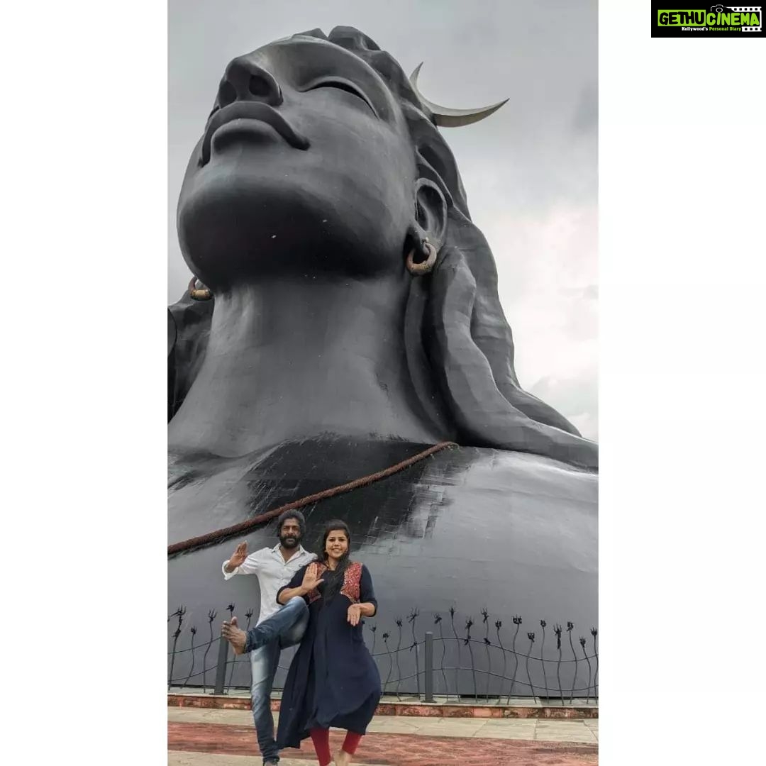 Sneha Sreekumar Instagram - ഇഷ യോഗാ ഫൗണ്ടേഷൻ കേന്ദ്രത്തിലെ ആദിയോഗി പ്രതിമ ലോകത്തിലെ ഏറ്റവും വലിയ മുഖപ്രതിമയായി ഗിന്നസ് ബുക്ക് ഓഫ് വേൾഡ് റെക്കോർഡ്സ് പ്രഖ്യാപിച്ചു. യോഗ ഉപജ്ഞാതാവ് ആദിയോഗി ശിവന്റേതാണ് ആത്മപരിവർത്തനത്തിനുള്ള 112 മാർഗങ്ങളെ പ്രകീർത്തിക്കുന്ന 112.4 അടി ഉയരമുള്ള പ്രതിമ. @isha.foundation 👗 @srishti_tripunitura #sadguru #yoga #isha #ishayoga #sadguruquotes #coiambatore Isha Foundation