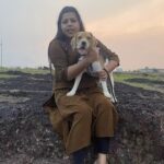 Sneha Sreekumar Instagram - Just watched @777charliemovie I am lucky to got ma @oscarbeagle1.. @777charliemovie ഹൃദയത്തിൽ സ്പർശിച്ച സിനിമ.. പല സീനുകളിലും എന്നെയും ഓസ്‌കാറിനെയും കാണാൻ സാധിച്ചു 😍. അവരെ നഷ്ടപ്പെടുമെന്ന് തോന്നുന്ന നിമിഷം വല്ലാത്ത ഒരു സന്ദർഭം ആണ്, അത്തരം അനുഭവങ്ങളിലൂടെ കടന്നുപോയിരുന്നത് കൊണ്ട് ആ ദിവസങ്ങളും, അതിന്റെ വേദനയും വല്ലാത്ത ഒരു ഫീലിംഗ് ആയിരുന്നു. പട്ടി ഭ്രാന്തു എന്നുപറഞ്ഞു കളിയാക്കിയിരുന്ന ആളുകളോട് ചാർളി ഒന്നു കണ്ടു നോക്കണം. അതിലൊന്നും തളരാതെ എന്നേം ഓസ്കിയെയും സ്‌ട്രോങ് ആക്കിയ @felican2 @arjunsomasekhar @aswinsatheesh_ @nivedithasreejith_ @ashasreejith__ @__a_c_h_u__2005 @s.psreekumar @annaspeeks എന്നിവരോട് എന്നും സ്നേഹം ❤❤❤❤