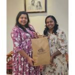 Sneha Sreekumar Instagram – This is a very happy moment. Because it is an indescribable joy to be able to give maternity clothes to @sreekumarsneha who is carrying the joy of motherhood 
Take care ❤️❤️