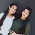 Sneha Sreekumar Instagram – കുറച്ചുനാളുകൾക്ക് ശേഷം വീണ്ടും തക്കിളിയോടൊപ്പം ❤❤പണ്ടേ ജമന്തിമാമി എന്ന് വിളിച്ചു നടക്കുന്ന ചുന്ദരി മോളാണ്, ഇന്ന് കണ്ടപ്പോൾ അവൾ വളർന്നു പക്ഷെ ആ മാമിവിളിയും സ്നേഹവും ഇപ്പഴും അങ്ങിനെ തന്നെ .
Love❤❤❤
@as__akshaya____

#aliyans #aliyanvsaliyan #jamanthi #marimayam #thakkilimol