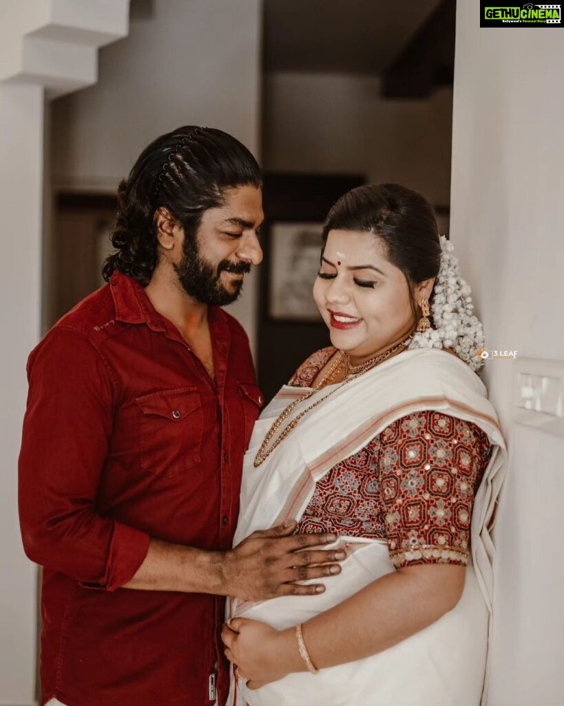 Sneha Sreekumar Instagram - Waiting for our little one❤❤❤❤ its 9th month 😍😍 Mua @blakeeys_makeover Styling by @nithinju Costume @navamimypassionyourfashion Ornamemts @kaya_online_ Pic @3leaf_photography #pregnancylife #9monthspregnant #happymoments