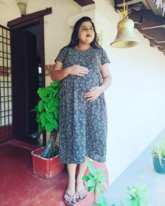 Sneha Sreekumar Instagram - 🤩🤩🤩
Thank u @paraiso_comfortwears for this maternity wear..