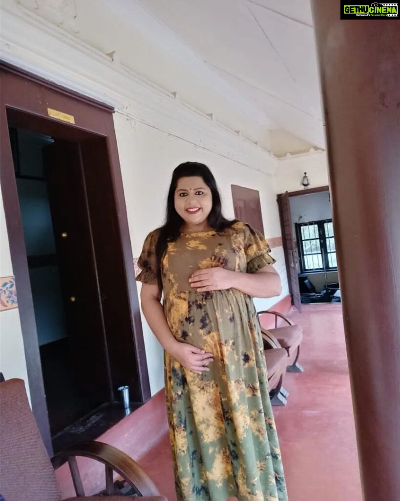 Sneha Sreekumar Instagram - At wife is Beautiful location 😍@zeekeralam Thank you @paraiso_comfortwears for this cotton maternity dress. #maternitywear #cotton #pregnancylife #maternitywear