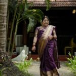 Sneha Sreekumar Instagram - valaikappu ceremony @sreekumarsneha & @s.psreekumar Makeup :- @amal_ajithkumar Stylist :- @sabarinathk_ Saree :- @kanchivaram.in Photography :- @nithin_c_nandakumar @wedlock__stories #valaikappu #valaikappuceremony #actress #babyshower #wedlockstories #saree OG's Tharavadu