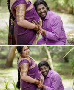 Sneha Sreekumar Instagram - valaikappu ceremony

@sreekumarsneha & @s.psreekumar 

Makeup :- @amal_ajithkumar 
Stylist :- @sabarinathk_ 
Saree :- @kanchivaram.in 
Photography :- @nithin_c_nandakumar 
  @wedlock__stories 

#valaikappu #valaikappuceremony #actress #babyshower #wedlockstories #saree