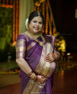 Sneha Sreekumar Instagram - valaikappu ceremony

@sreekumarsneha & @s.psreekumar 

Makeup :- @amal_ajithkumar 
Stylist :- @sabarinathk_ 
Saree :- @kanchivaram.in 
Photography :- @nithin_c_nandakumar 
  @wedlock__stories 

#valaikappu #valaikappuceremony #actress #babyshower #wedlockstories #saree