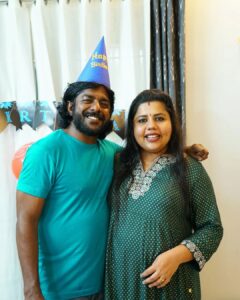 Sneha Sreekumar Instagram - My Birthday Boy❤️
Click from yesterday's bday surprise 😍😍

Video will coming soon 😄

#birthday #birthdaywishes #birthdaysurprise