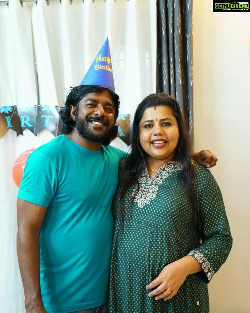 Sneha Sreekumar Instagram - My Birthday Boy❤️ Click from yesterday's bday surprise 😍😍 Video will coming soon 😄 #birthday #birthdaywishes #birthdaysurprise