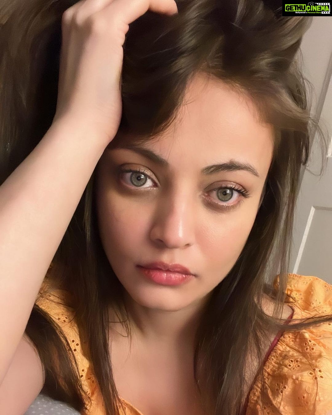 Sneha Ullal Instagram - Up ,close & personal #snehaullal #keepitreal #december #sagittarius 🎄❤️ 🎂 💰 ⚽️🙋♀️ Bandra West