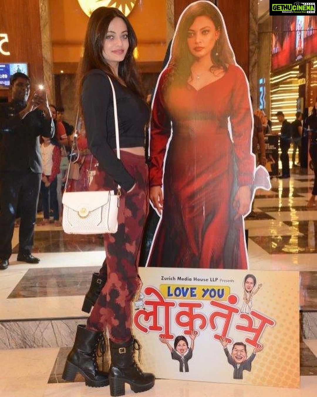 Sneha Ullal Instagram - See who I ran into at the @inoxmovies . Still feels like a new world,a good weird but oh so surreal to watch me on the big screen.🥹#snehaullal #keepitreal #bollywood #atthemovies