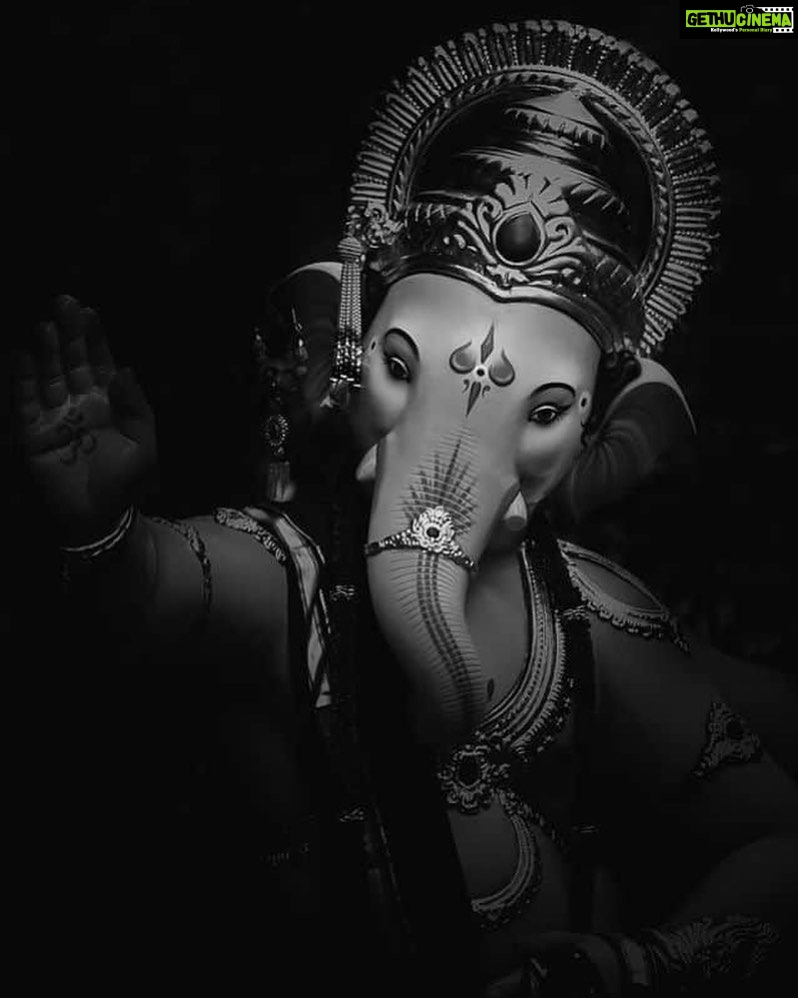 Sneha Ullal Instagram - Oh god -Give me the strength to face my fears and embrace every situation with a positive mind and a healthy body. Keep me away from heartache.But most importantly unleash my body & unlock my mind.#ganeshchaturthi #snehaullal Mumbai - मुंबई