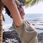 Sneha Ullal Instagram - Feeling this song … It’s called “wicked games” and it’s one of my favourites. “Strange what DESIRE can make foolish people DO”#wickedgames #snehaullal #songlyrics #loveisintheair #loading Guru Bar & Restaurant