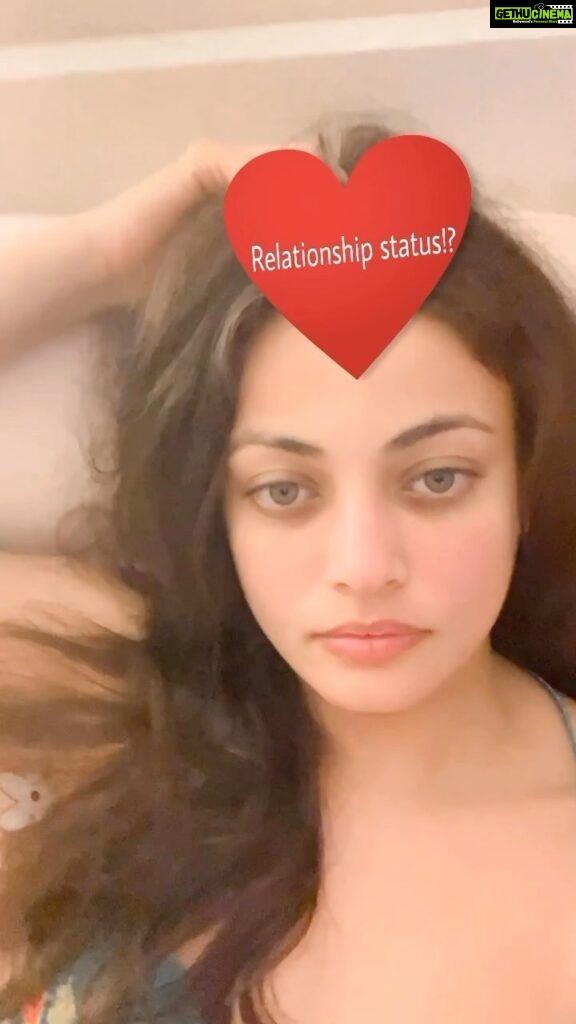 Sneha Ullal Instagram - Are you single , dating , secretly dating , dating & confused,dating but not committed, dating but cheating?? There are so many versions of relationships today,it’s scary & confusing.Word of advice-Define your relationship ,be honest with the other & only then move ahead.#snehaullal #reelsindia #keepitreal #relationshipstatus Mumbai - मुंबई