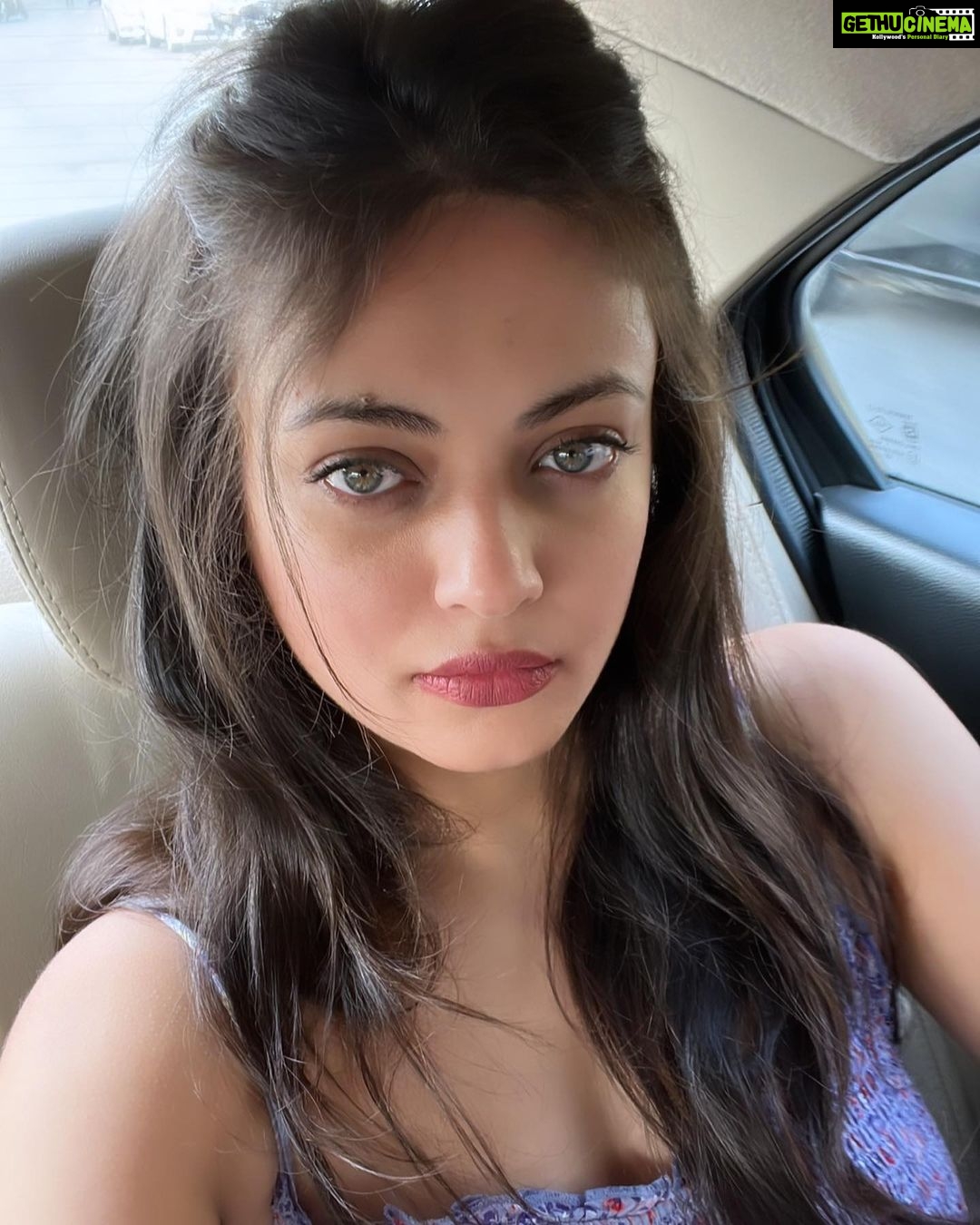 Sneha Ullal Instagram - So so hungry for something deep fried and a dessert.#snehaullal Mumbai, Maharashtra