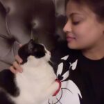 Sneha Ullal Instagram - Happy Valentines Day #snehaullal #valentineday #catsofinstagram #loveislove Mumbai, Maharashtra