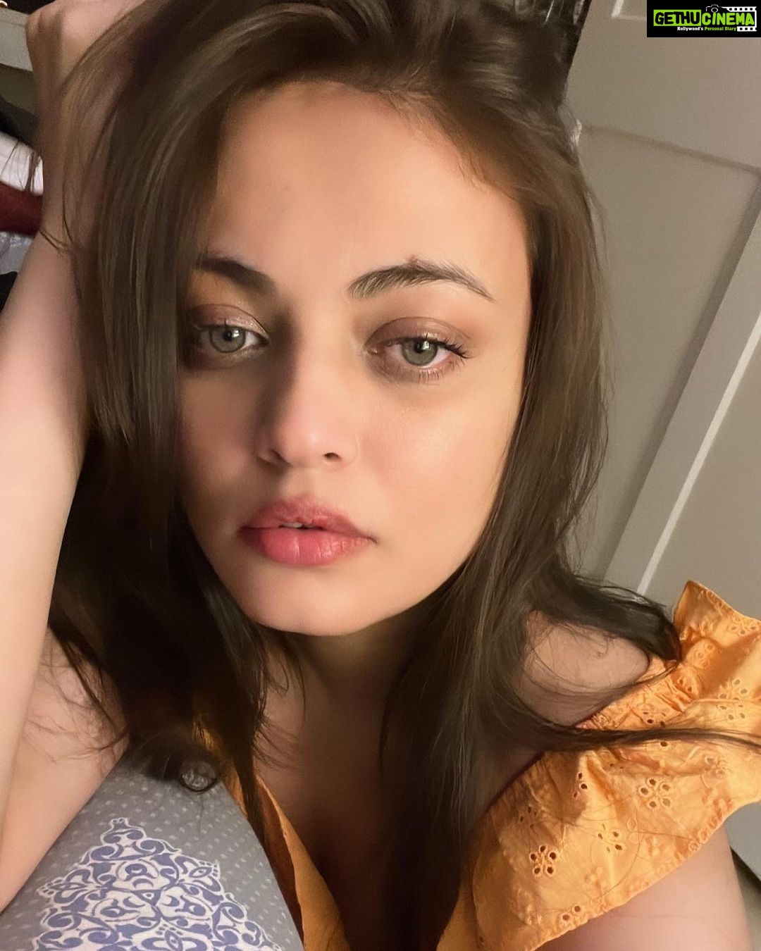 Sneha Ullal Instagram - Up ,close & personal #snehaullal #keepitreal #december #sagittarius 🎄❤️ 🎂 💰 ⚽️🙋♀️ Bandra West