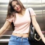 Sneha Ullal Instagram - This happened - I stuck my phone where it shouldn’t go,managed to take this selfie just then the lift halted on my floor and my phone dropped.🥹😤😁 #snehaullal #keepitreal Mumbai, Maharashtra