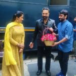 Snehan Instagram - எங்கள் குடும்பத்தில் மூத்தவர் தலைவர் நம்மவர் உலக நாயகன் அவர்களை சந்தித்து பிறந்த நாள் வாழ்த்து பெற்றபொழுது🙏🏻 Happy birthday kannamma 🎂❤ @kavingarsnekan birthday 👦 @ikamalhaasan