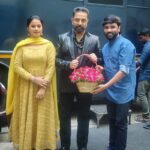 Snehan Instagram - எங்கள் குடும்பத்தில் மூத்தவர் தலைவர் நம்மவர் உலக நாயகன் அவர்களை சந்தித்து பிறந்த நாள் வாழ்த்து பெற்றபொழுது🙏🏻 Happy birthday kannamma 🎂❤ @kavingarsnekan birthday 👦 @ikamalhaasan