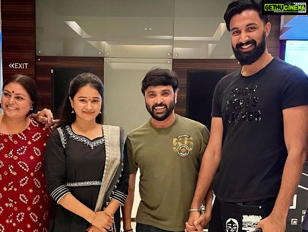 Snehan Instagram - Sweet people 🥰 #Movietime🎬 #sathyam cinema @kavingarsnekan @niroopnandakumar @shariqqqq777