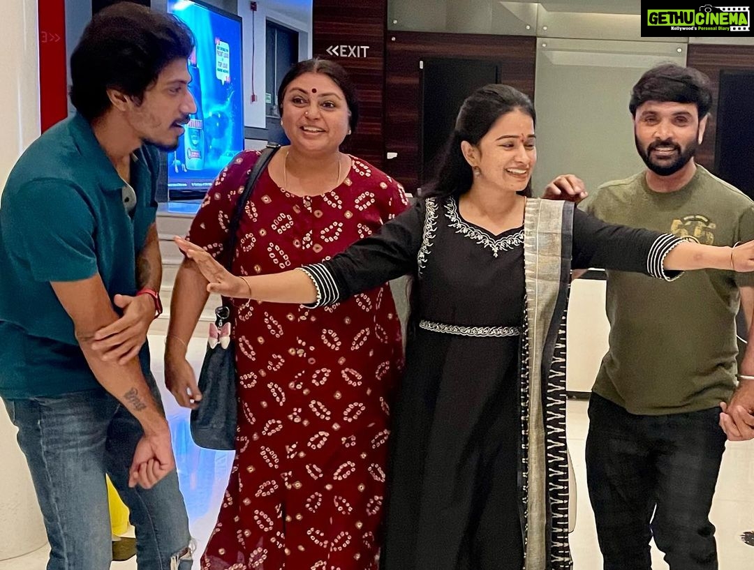 Snehan Instagram - Sweet people 🥰 #Movietime🎬 #sathyam cinema @kavingarsnekan @niroopnandakumar @shariqqqq777